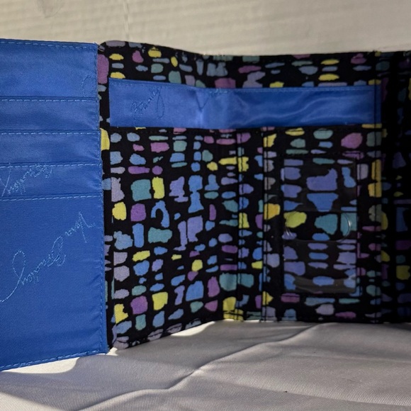 Vera Bradley Tri-Fold Wallet Indigo Pop Retired Floral Paisley Cotton EUC ￼ - Picture 3 of 4